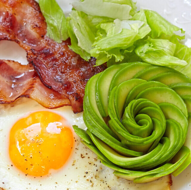Fried,Egg,,Bacon,And,Avocado,Rose.,Low,Carb,High,Fat