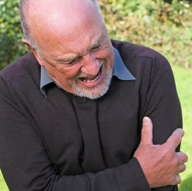 webp-arm-pain-116074057